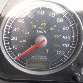 3-autocarro-iveco-con-gru-e-scarrabile