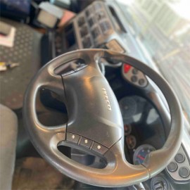 autocarro-iveco-con-gru-e-scarrabile